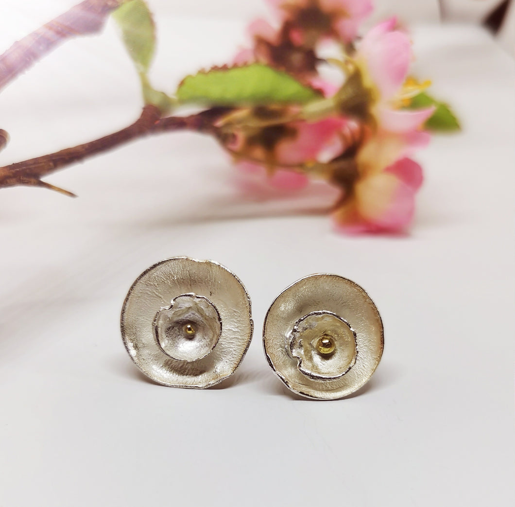 Shimara Carlow Silver Daisy Cup Earrings med